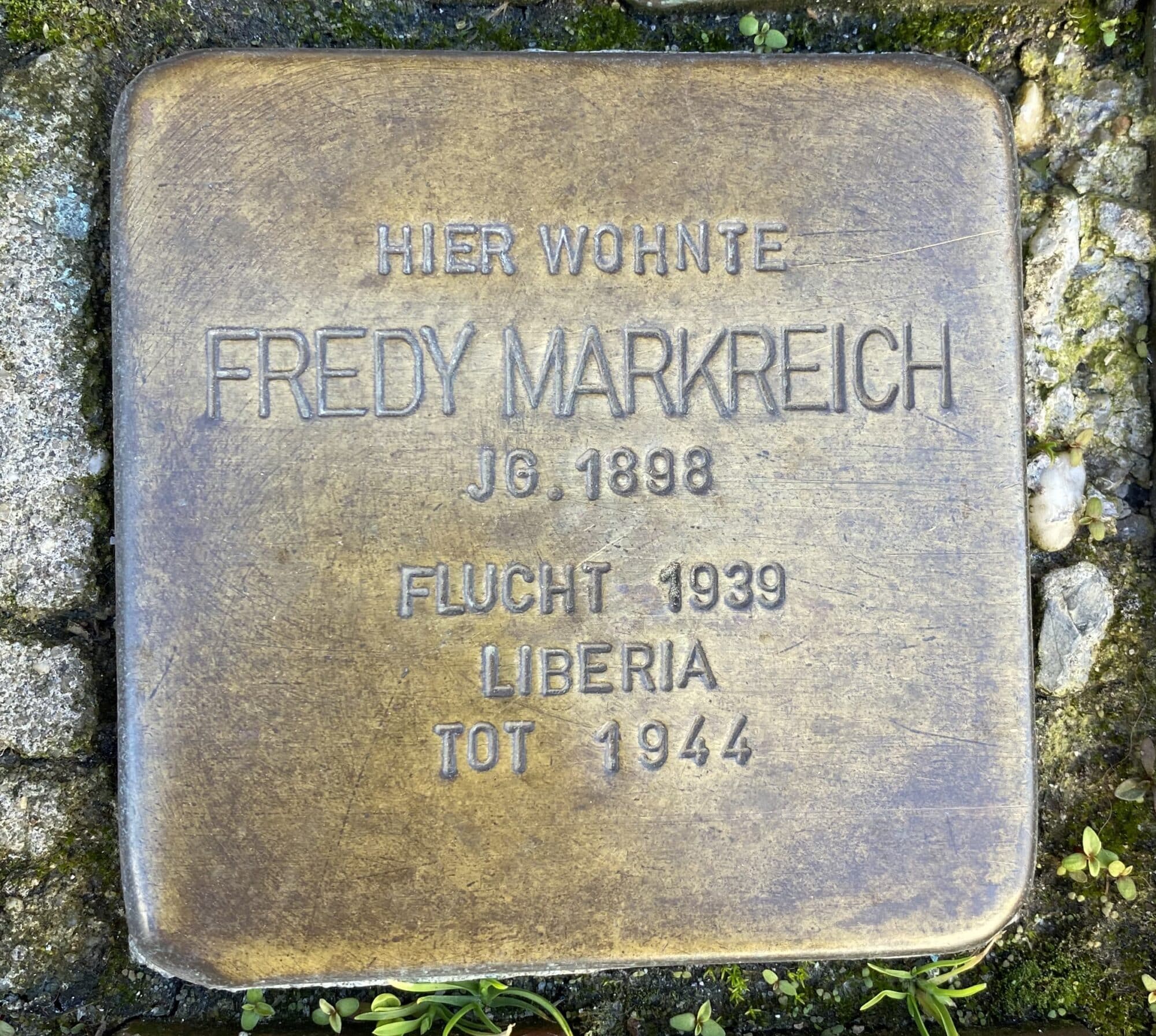 Markreichs Stolperstein mit seinem Geburtsjahr, seiner Flucht und seinem Todesjahr