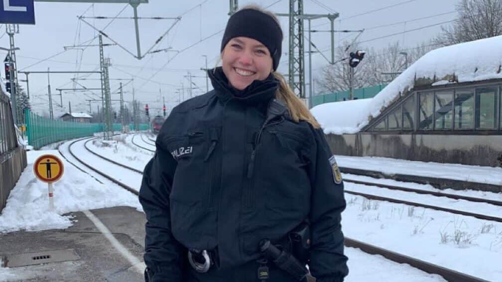 Hier sehen sie Alicia Stöhr. Sie ist Bundespolizistin und meine Interviewpartnerin im heutigen Artikel.